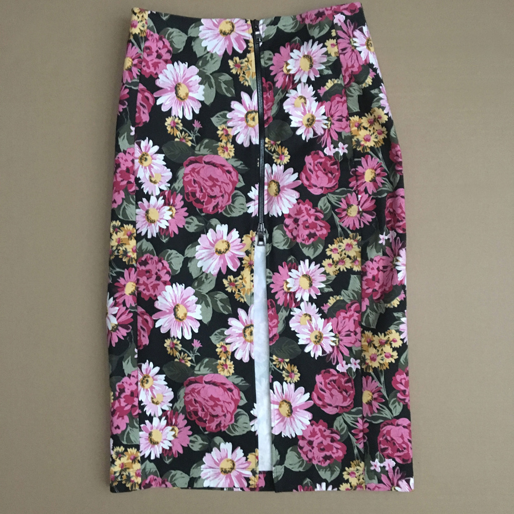 Reformation zip-front floral pencil skirt -- NWOT